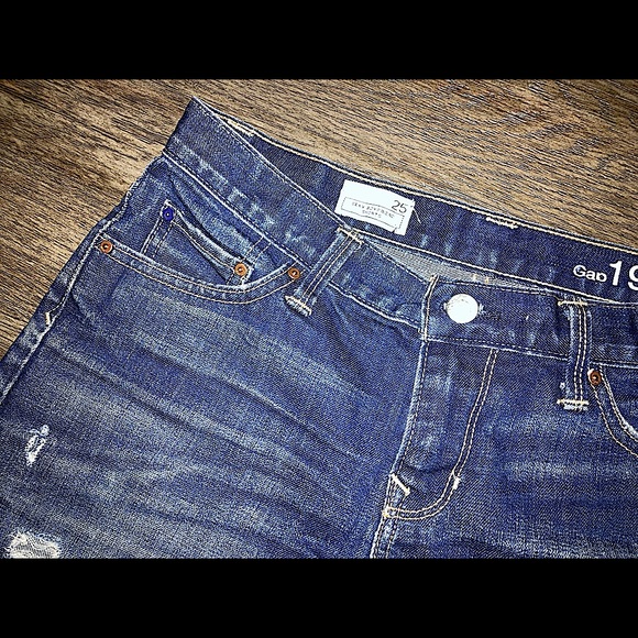 NWOT• GAP Sexy Boyfriend Cut Shorts • Jean Shorts • Factory Distressed - Picture 6 of 16